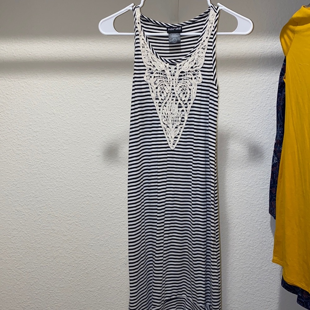 {16} Girl patterned dress